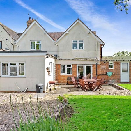Wheelbarrow Cottage Bengeworth Номер фото