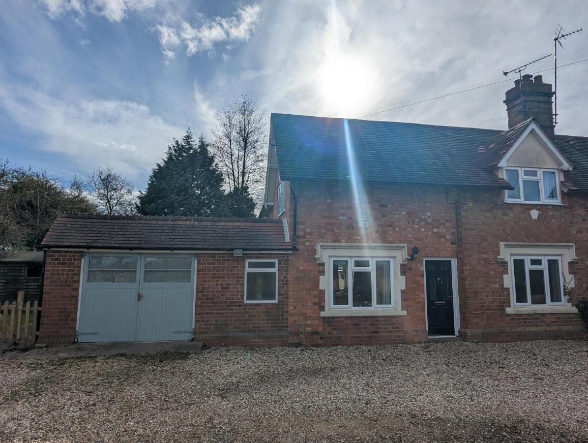 Wheelbarrow Cottage Bengeworth Экстерьер фото