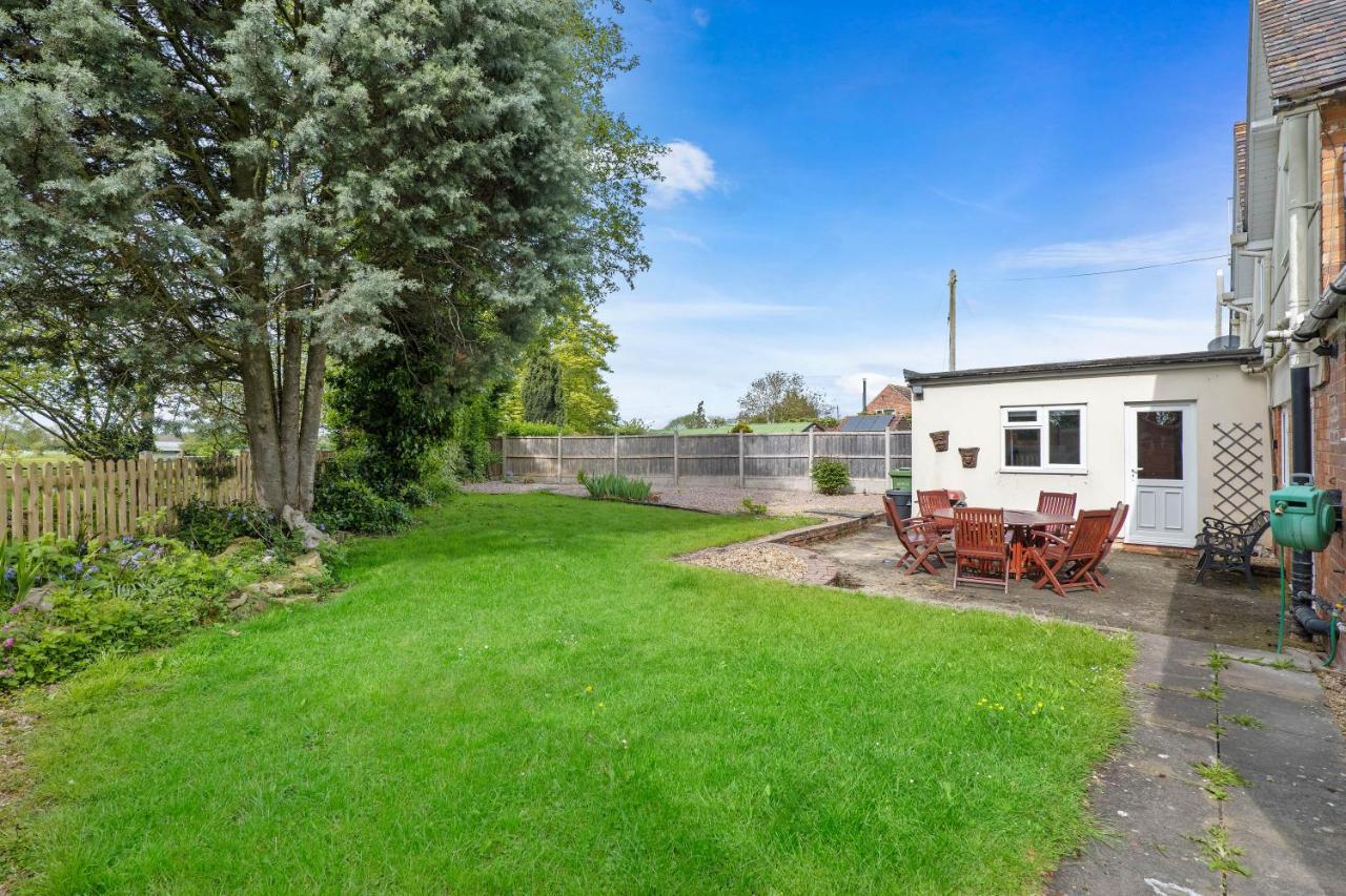 Wheelbarrow Cottage Bengeworth Экстерьер фото