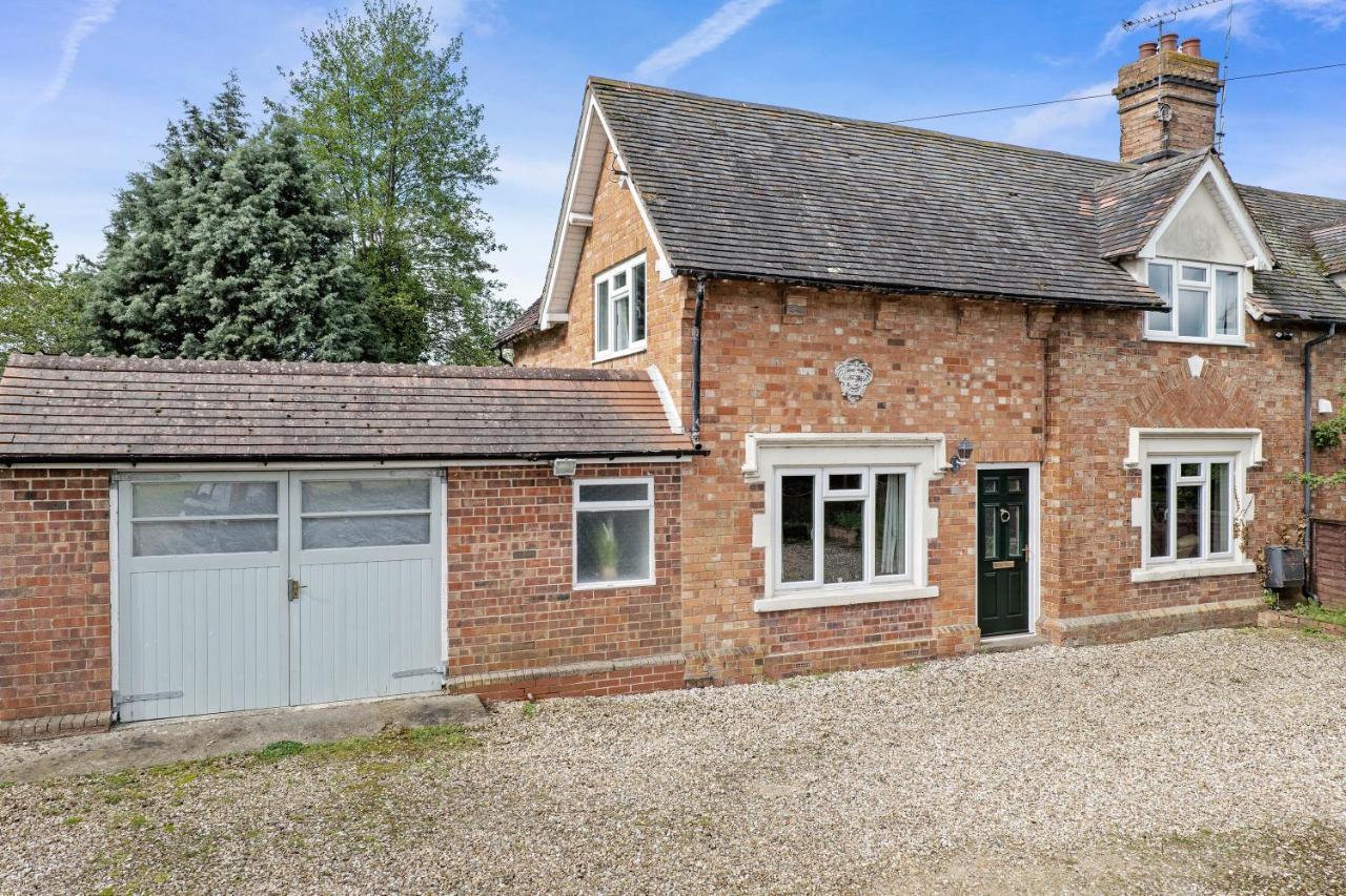 Wheelbarrow Cottage Bengeworth Экстерьер фото