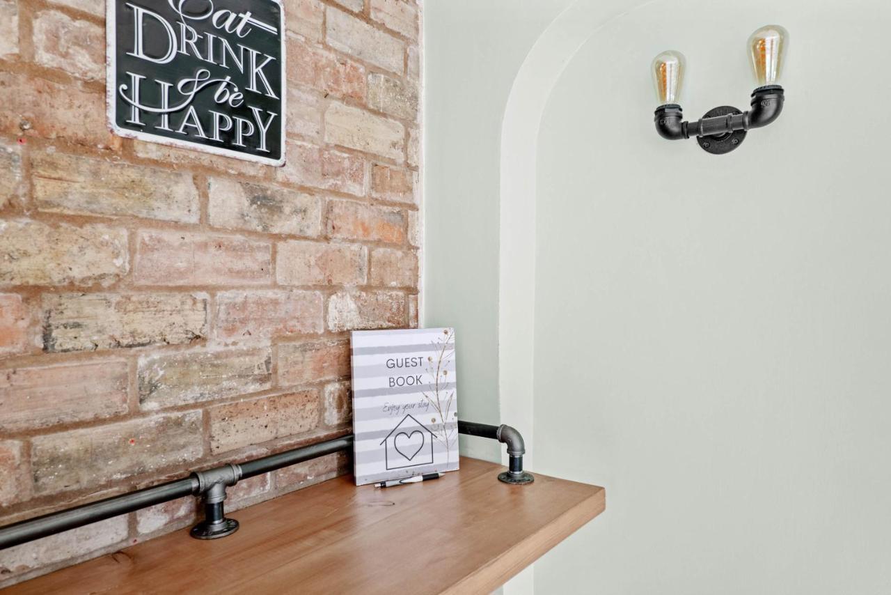 Wheelbarrow Cottage Bengeworth Экстерьер фото